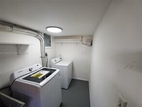 2459 Jackson St in Hollywood, FL - Building Photo - Building Photo