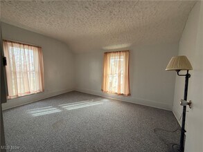 1013 Prospect St NW in New Philadelphia, OH - Building Photo - Building Photo