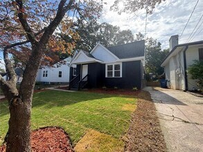 1332 Thurgood St SW in Atlanta, GA - Building Photo - Building Photo