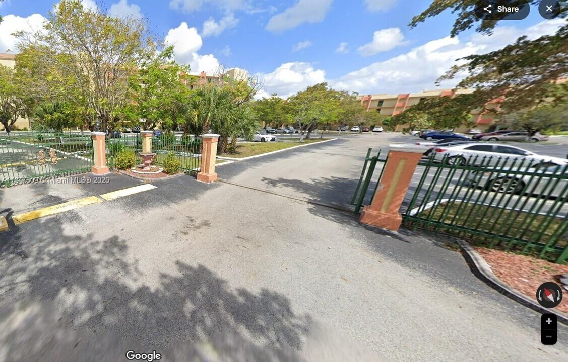 9455 W Flagler St in Miami, FL - Building Photo