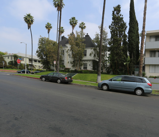 400 S Alexandria Ave in Los Angeles, CA - Foto de edificio - Building Photo