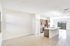 8015 NW 104th Ave-Unit -Apt 22 in Doral, FL - Building Photo