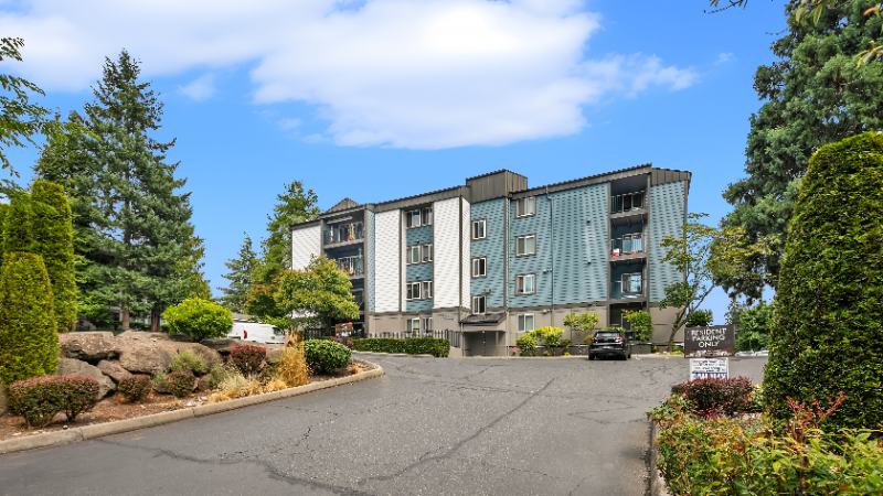 16100 Linden Ave N-Unit -113 in Shoreline, WA - Building Photo