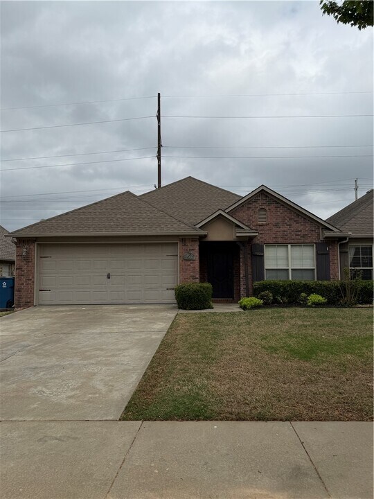 1907 SW Stonegrove Rd in Bentonville, AR - Building Photo