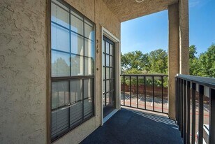 4800 W Lovers Ln in Dallas, TX - Building Photo