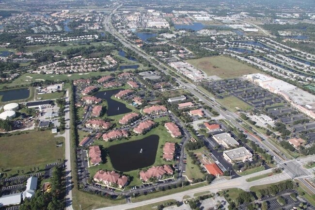 241 SW Palm Dr, Unit 101 in Port St. Lucie, FL - Foto de edificio - Building Photo