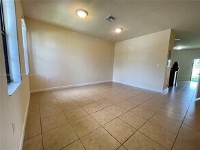 548 SE 32nd Ave in Homestead, FL - Building Photo - Building Photo