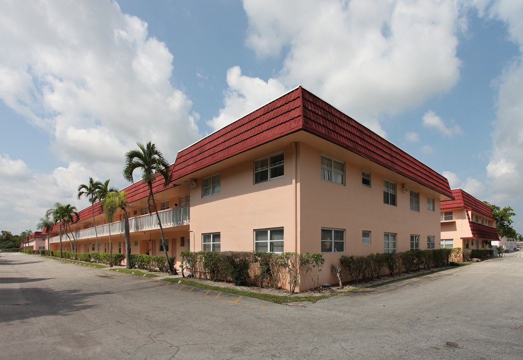 Kings Row Apartments in Lauderhill, FL - Building Photo