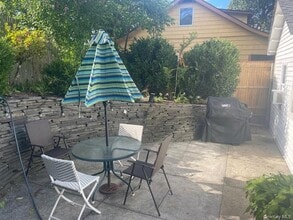 35 Youngs Hill Rd in Halesite, NY - Building Photo - Building Photo