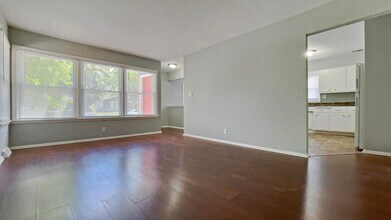 5747 N 93rd St in Milwaukee, WI - Building Photo - Building Photo