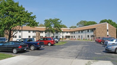 Hillpark Heights I in Union Grove, WI - Building Photo - Building Photo