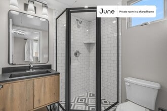 Private bedroom in 5 bed/5 bath Home in Los Angeles, CA - Building Photo - Building Photo