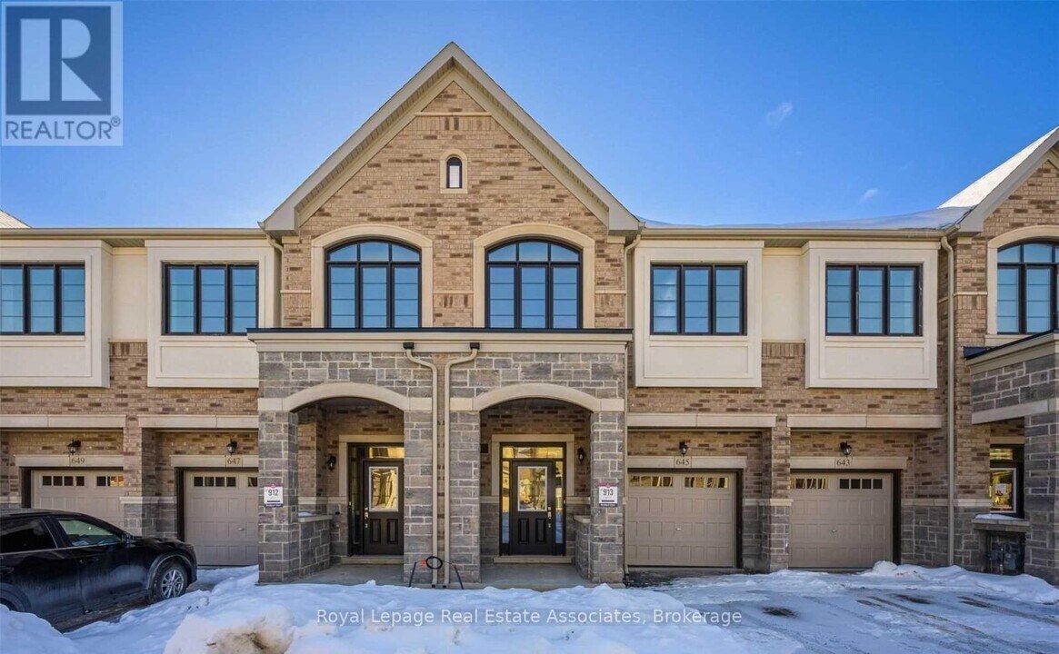 645 Boyd Ln in Milton, ON - Building Photo