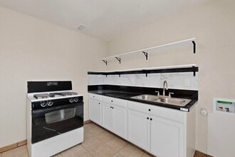 540 Cardenas Dr SE in Albuquerque, NM - Foto de edificio - Building Photo