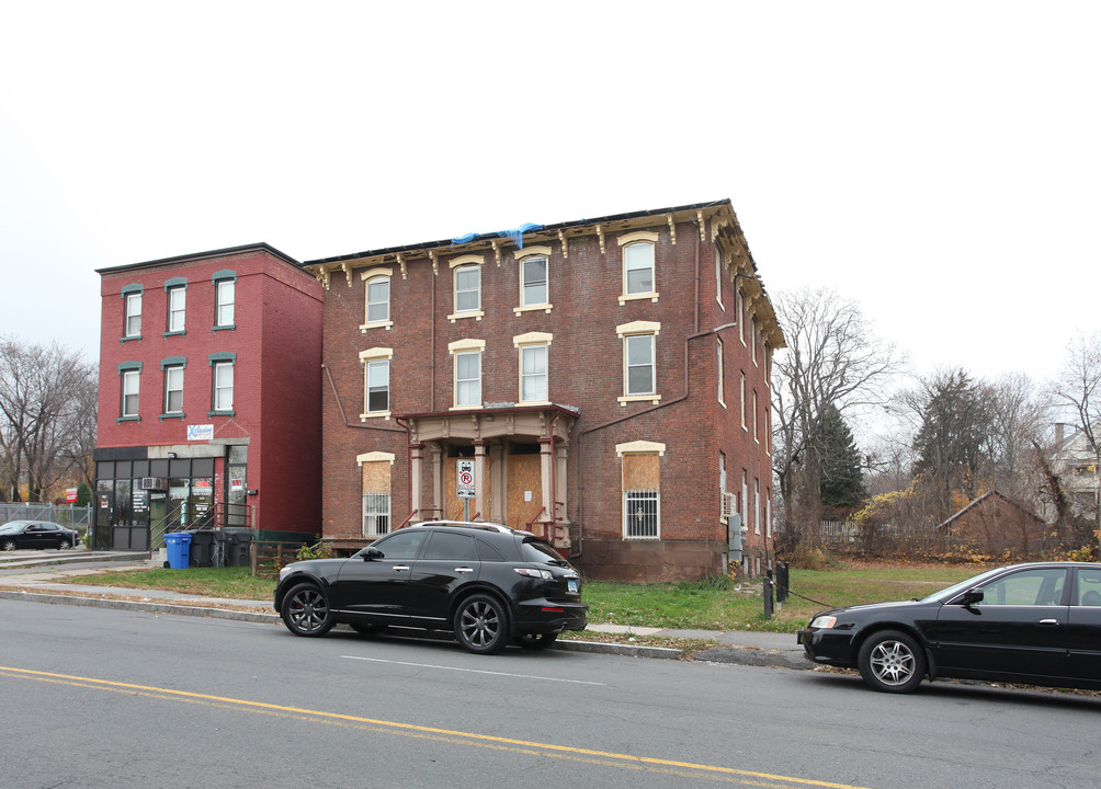 2285 Main St in Hartford, CT - Building Photo