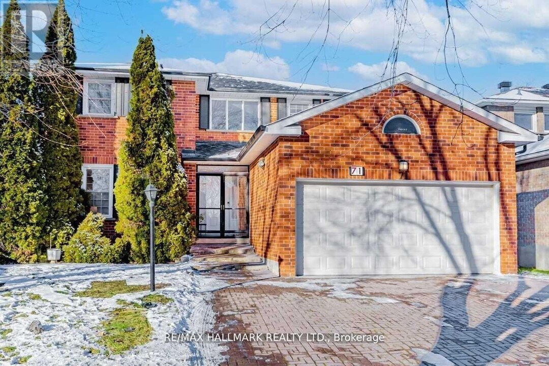 71 Crystal Dr in Richmond Hill, ON - Building Photo
