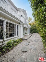2435 Mandeville Canyon Rd, Unit 803 in Los Angeles, CA - Building Photo - Building Photo