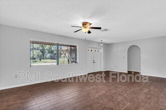 7365 S Leewynn Dr in Sarasota, FL - Building Photo - Building Photo