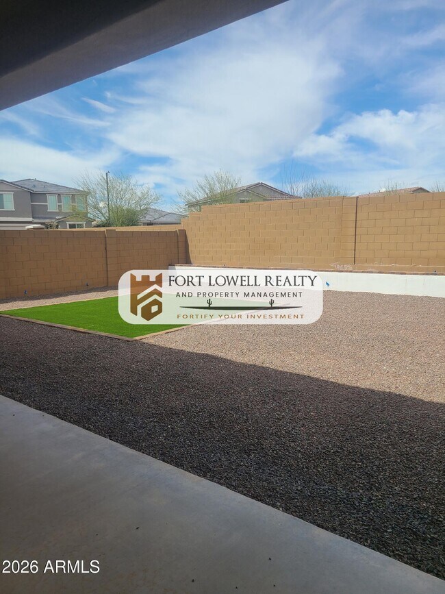 18374 W Weatherby Dr in Surprise, AZ - Building Photo - Building Photo