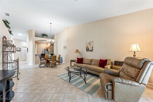 6140 Mandalay Cir in Naples, FL - Building Photo