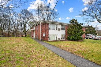 100 Arcadia Ave in Cranston, RI - Building Photo - Primary Photo