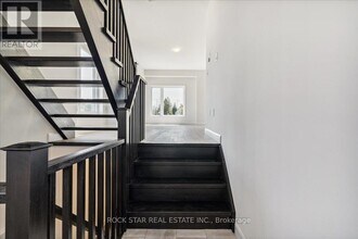 3 Southam Ln in Hamilton, ON - Building Photo - Building Photo