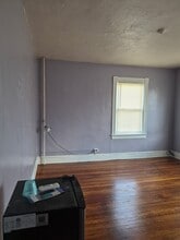 5118 Gwynn Oak Ave in Baltimore, MD - Foto de edificio - Building Photo