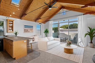 631 3rd St in Encinitas, CA - Building Photo