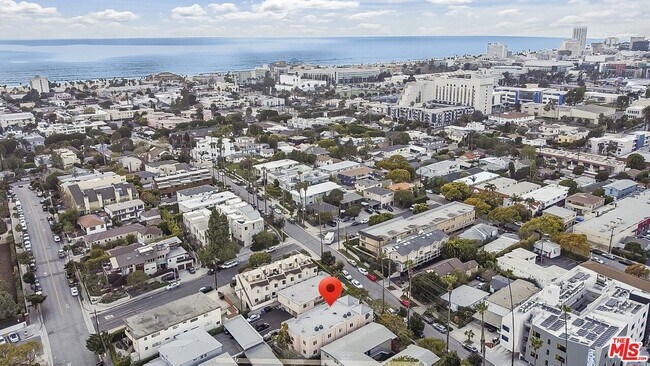 712 Pacific St, Unit 2 in Santa Monica, CA - Building Photo - Building Photo
