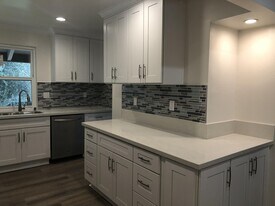 31501 Lindero Canyon Rd in Westlake Village, CA - Building Photo