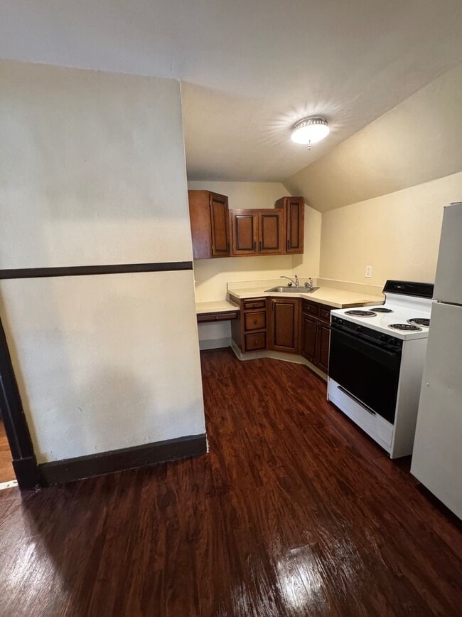 property at 1118 Revell Ave