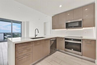2000 Metropica Wy, Unit 2307 in Sunrise, FL - Building Photo - Building Photo