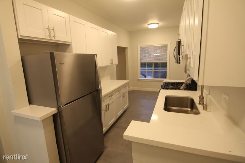 1317 N Bronson Ave in Los Angeles, CA - Foto de edificio