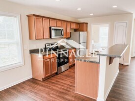 586 Leesville Rd in Lynchburg, VA - Building Photo