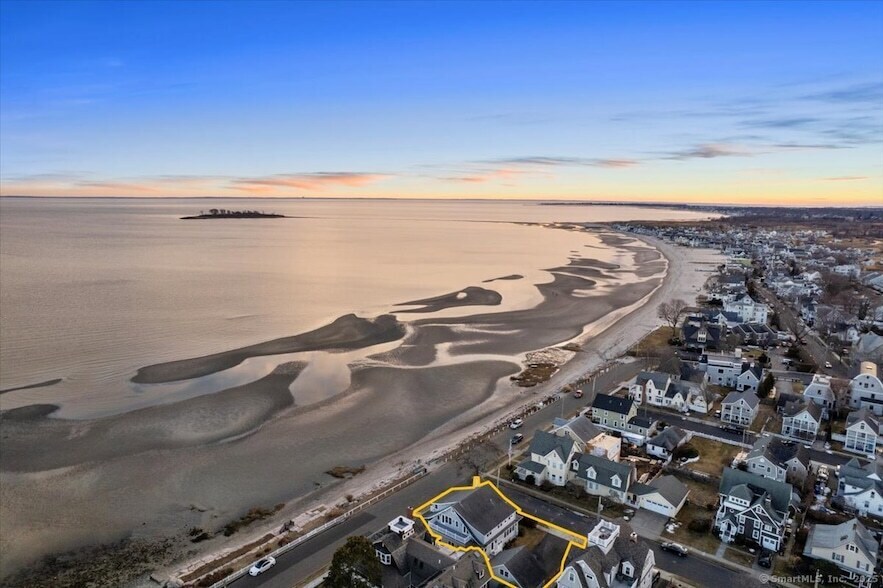 41 Trumbull Ave, Unit Apt 204 in Milford, CT - Building Photo