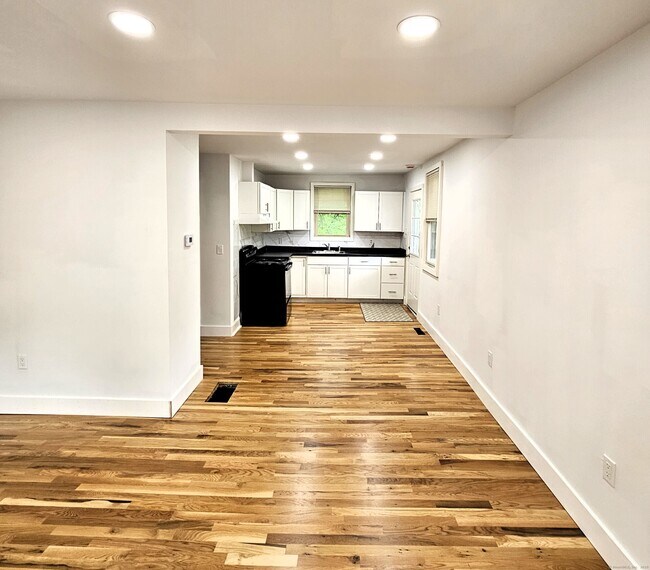 56 Maher Ave in Waterbury, CT - Building Photo - Building Photo