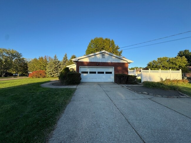 711 Franklin Dr in Doylestown, OH - Building Photo - Building Photo