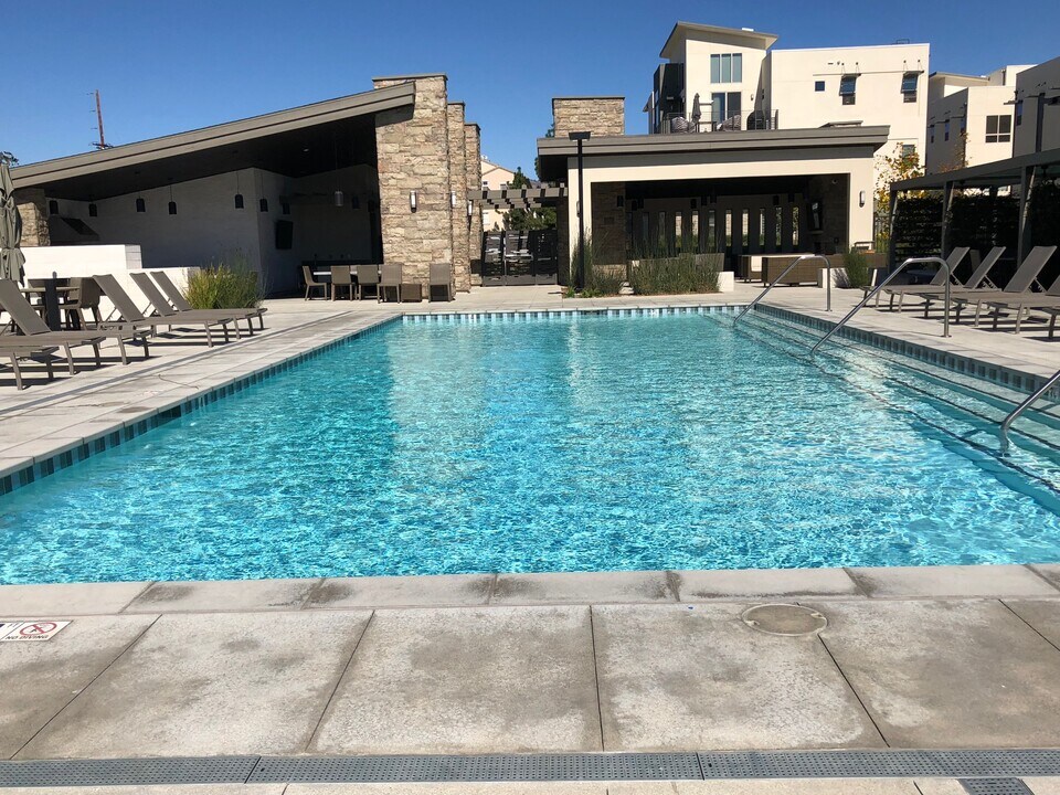 19513 Astor Pl in Northridge, CA - Building Photo
