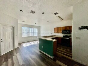 4304 Paradise Cove Ct in Kissimmee, FL - Building Photo - Building Photo