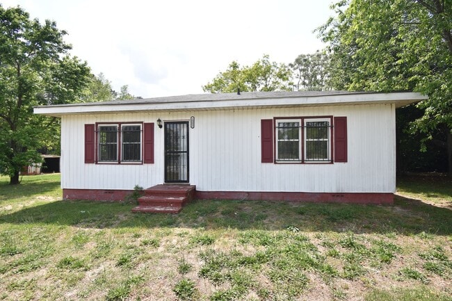 property at 1527 McArthur Rd