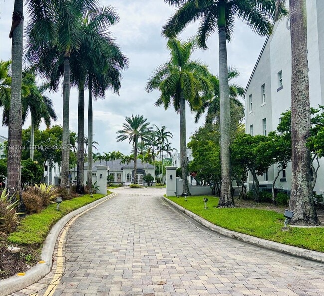 777 SW 111th Way in Pembroke Pines, FL - Building Photo - Building Photo