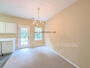 4040 Robin Cir in Atlanta, GA - Building Photo - Building Photo