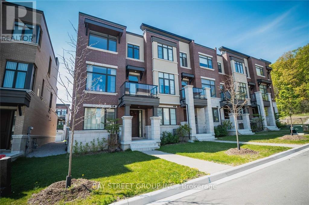 37 Carrville Woods Cir in Vaughan, ON - Building Photo
