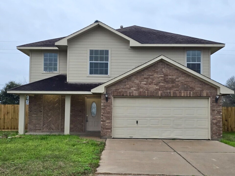 707 Mockingbird St in Navasota, TX - Building Photo