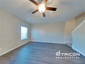 1300 Deutz Dr in Locust Grove, GA - Foto de edificio - Building Photo