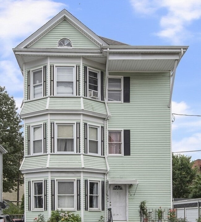 210 Whitman St in New Bedford, MA - Building Photo - Building Photo