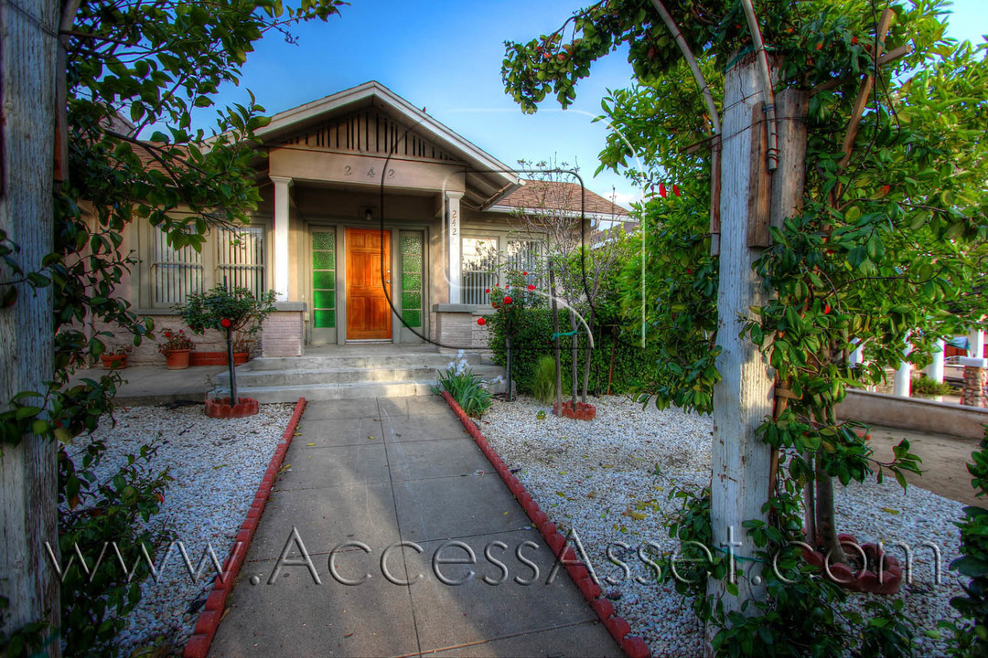 242 N Chestnut St-Unit -1 in Lake Elsinore, CA - Building Photo