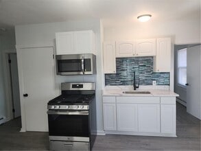 59 Court St in Bristol, RI - Building Photo - Building Photo