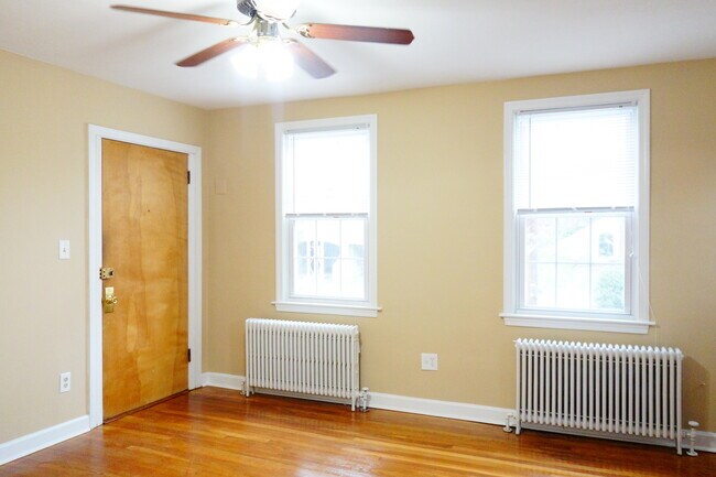807 Kennebec Ave in Takoma Park, MD - Foto de edificio - Building Photo