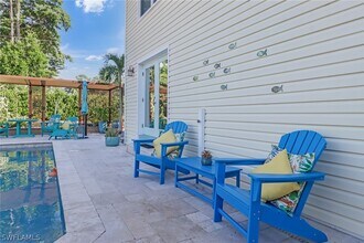 1081 Hollygate Ln in Naples, FL - Foto de edificio - Building Photo